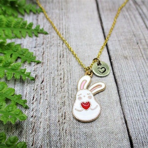 Collar de conejito Carta estampada a mano personalizada Regalo inicial de collar de conejo para ella