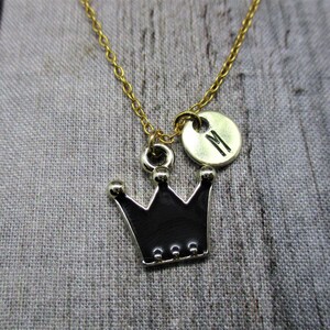 Collar de corona de oro Personalizado Letra estampada a mano Inicial Negro Corona Joyería Mejor mamá Regalos para ella