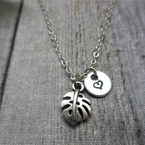 Monstera Leaf Necklace Personalizado Monstera Charm Necklace Letter / Initial Monstera Jewelry Gifts For Her House Plant Necklace