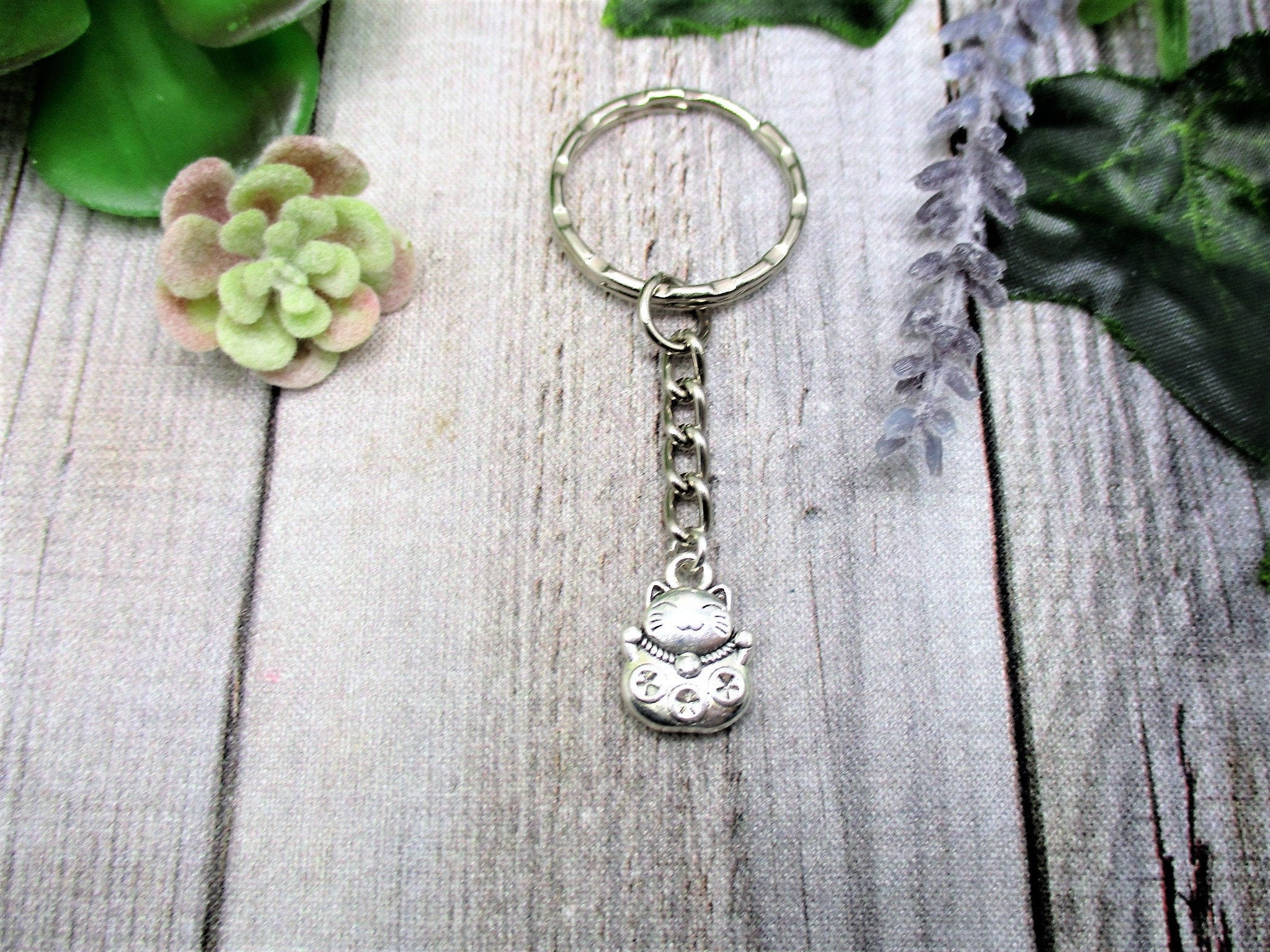 Maneki Neko Keychain - Etsy