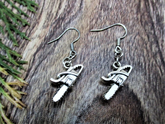 アクセサリー CHAINSAW BLADE AND FLOWER EARRING アクセサリー CHAINSAW BLADE AND FLOWER EARRING CHAINSAW BLADE AND