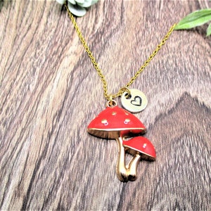 Collar de hongos de oro Carta personalizada Mosca inicial Joyas de hongos argáricos Kawaii Regalos de hongos para ella