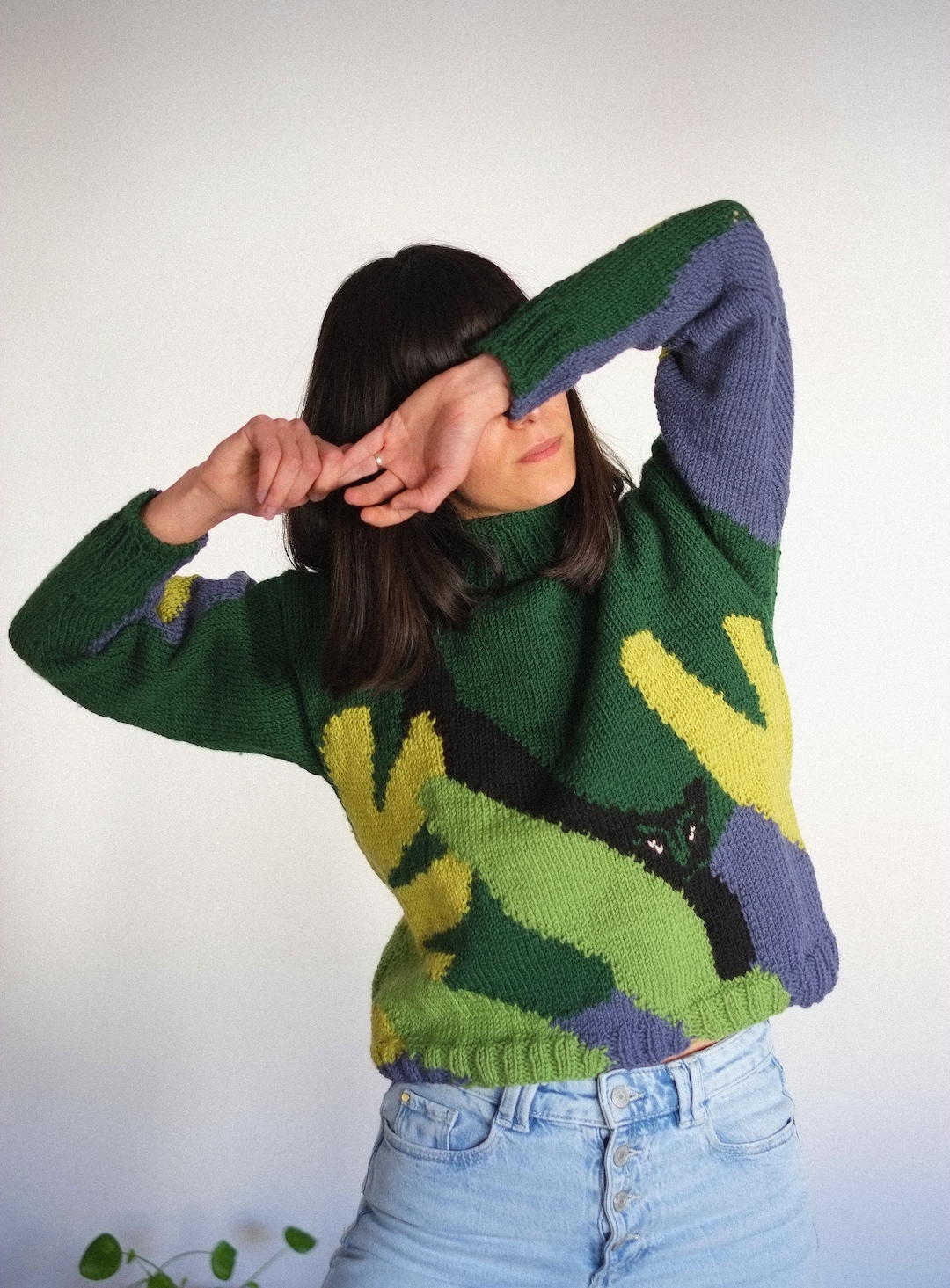 reverse-intarsia-knit-figure-