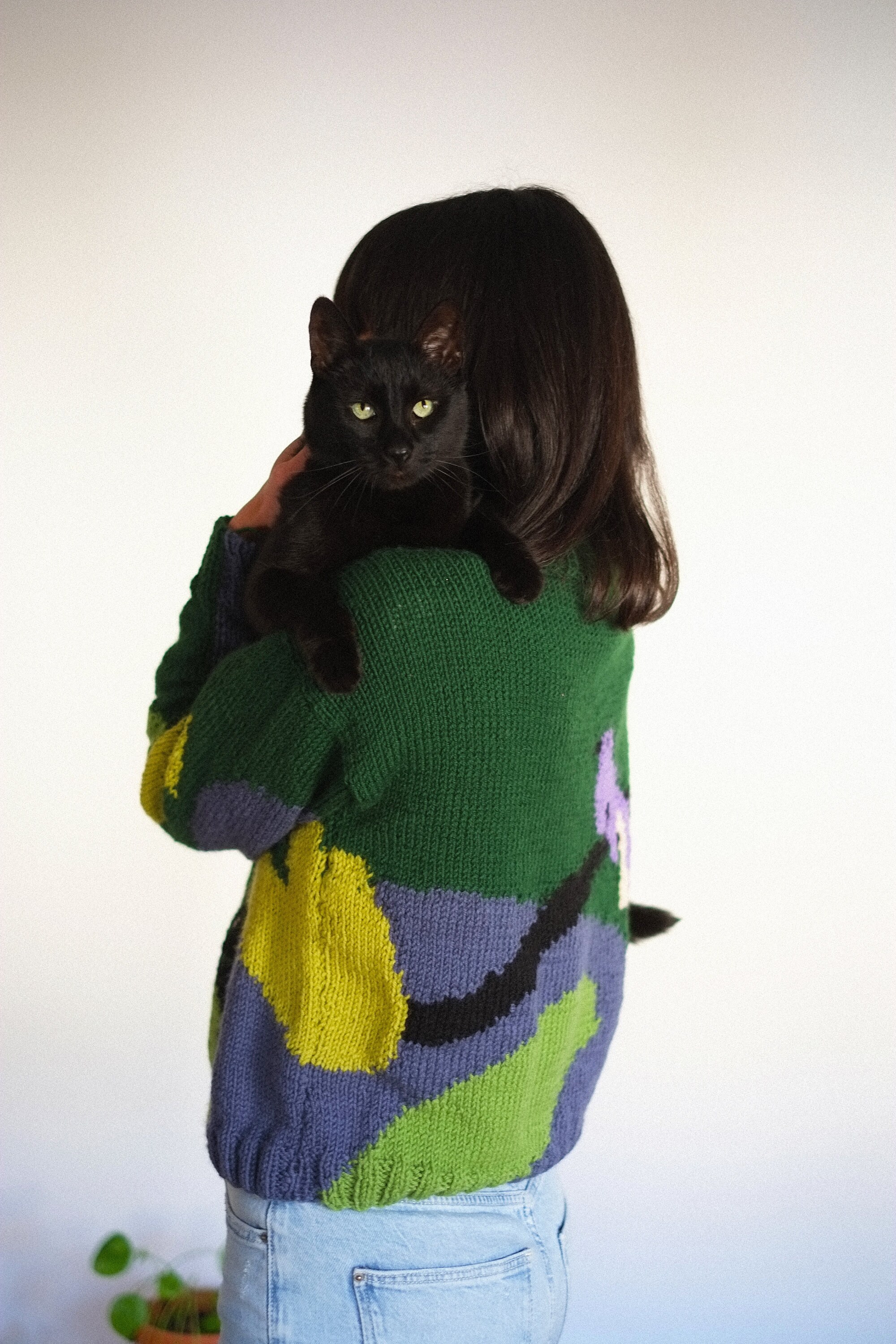 reverse-intarsia-knit-figure-