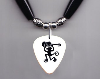 Keith Urban Chad Jeffers White Guitar Pick Necklace - 2005 Alive In '05 Tour