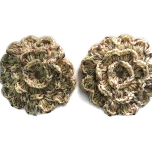 Beige/multicolored (spots) crocheted flowers