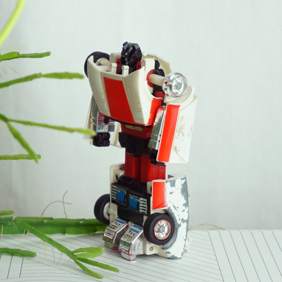 1980-1982 Vintage TAKARA Transformer G1 Autobot Cars: Red Alert