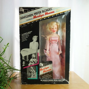 1982 Vintage &quot;Gentlemen Prefer Blondes&quot; MARILYN MONROE 11.5&quot; Fashion Doll. TRISTAR No.5013