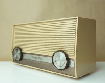 Radio de mesa de estado sólido EMERSON 31T75 vintage de la década de 1970 con tecnología Bluetooth