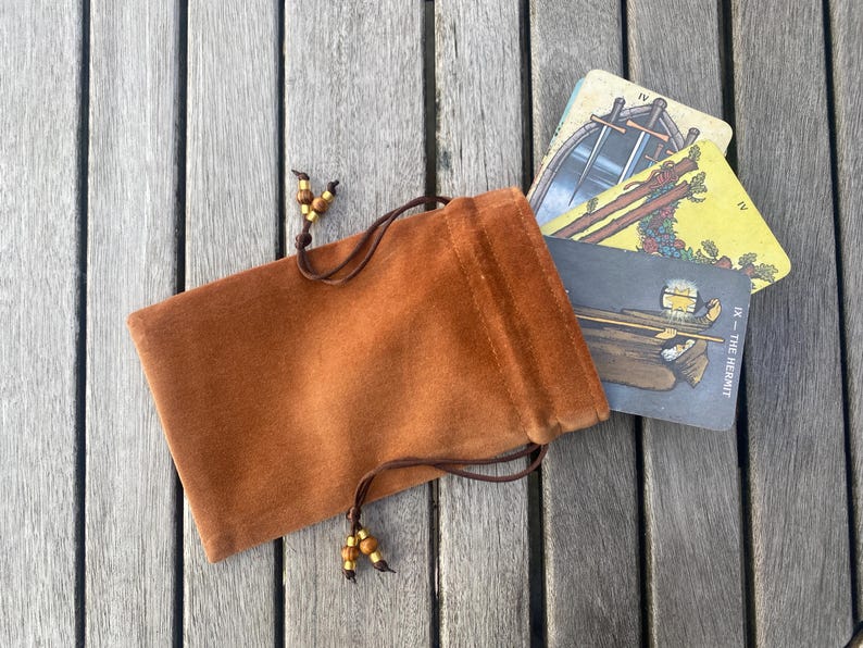 Bolso para tarot/oráculo de terciopelo de algodón color caramelo, forrado con seda dupión color chocolate con leche. imagen 5