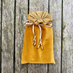 Bolsa de terciopelo de algodón para guardar tarot, oráculo o recuerdos en dorado brillante con forro de seda dupión en dorado intenso