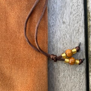 Bolso para tarot/oráculo de terciopelo de algodón color caramelo, forrado con seda dupión color chocolate con leche. imagen 4