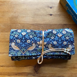 Strawberry Thief (William Morris ) / Navy Blue Velvet Reversible Tarot / Oracle Wrap / Reading Cloth