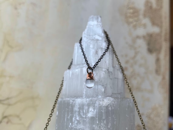 Delicate crystal drop Necklace / minimalistic jewelry