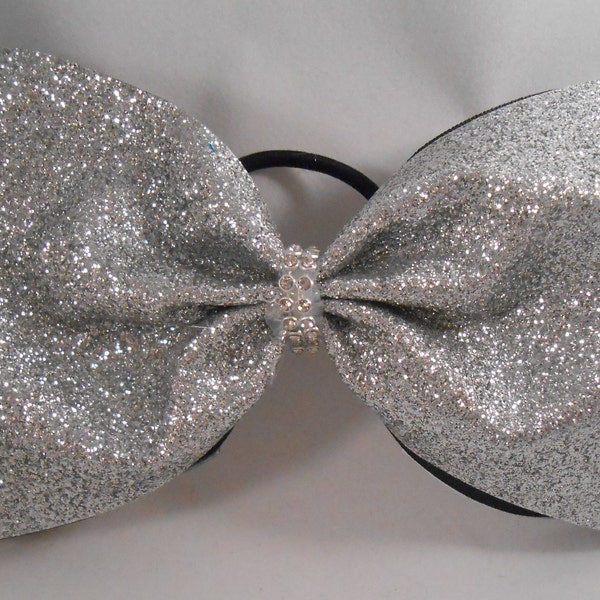 Zilveren tailleloze Cheer Bow, gemaakt met 4" lint, zilveren glitter, elke kleur tailleloze glitterboog