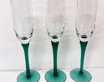 3 posibles copas de champán MCM Empoli sopladas a mano con tallo verde óptico en espiral de 9 1/8".