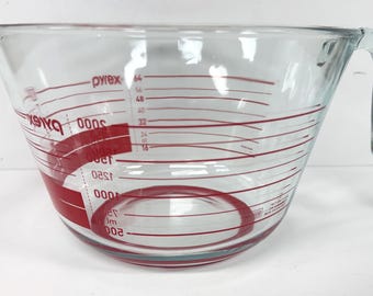 Vintage PYREX Red Letters 8 Cup 2 Quart Measuring Grip Rite