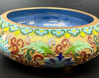 Esmalte cloisonné chino vintage en tazón de peonía de metal