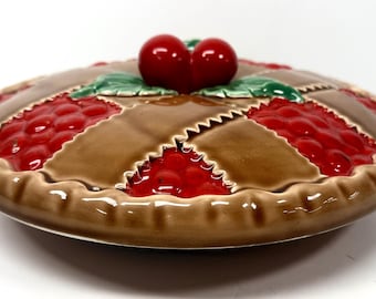Plato para tarta de cerezas vintage de MCM Caldor Japan con tapa.