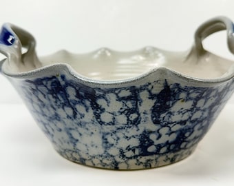 Bol para hornear de 28 cm (11 pulgadas), pintado con esponja azul cobalto, de Eldreth Pottery, 2009.