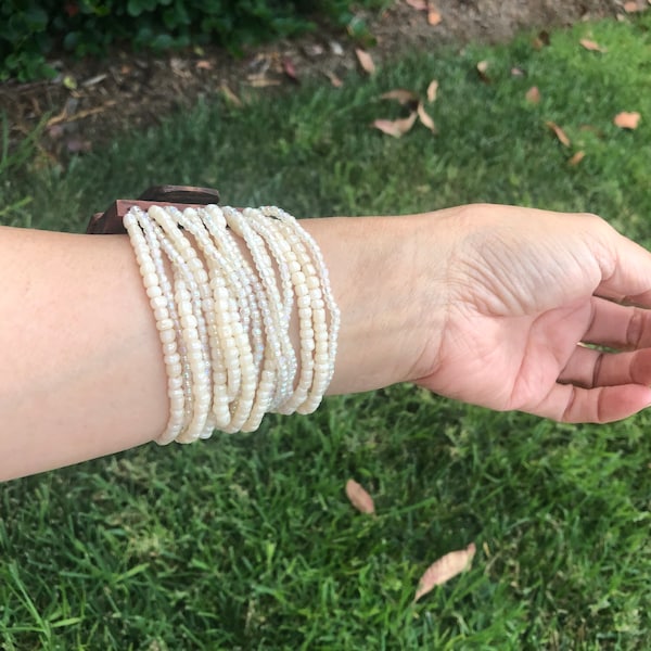 Adjustable Elastic Stretch Multi Strands Light Cream Light Beige Iridescent Glass Beaded Bracelet Cuff Bangle With Wooden Clasp Buckle.NEW