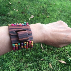 Adjustable Multi Strand Elastic Stretch Multi Color Wood Beads Beaded Bracelet Cuff Bangle With Wooden Buckle Clasp Closure.Hippie Boho.NEW