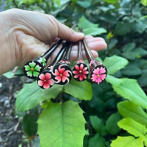 Zestaw 5 sztuk: Pojedynczy ząbek, ręcznie malowany kwiat, drewniana spinka do włosów, malowany kwiat, drewniana spinka do włosów, spinka do włosów z kwiatkiem. Drewniane akcesoria do włosów. NOWOŚĆ