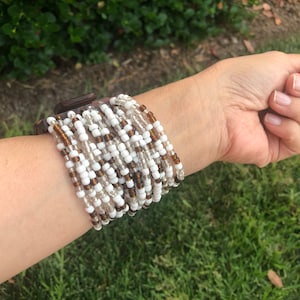 Adjustable Elastic Stretch 16 Multi Strands White Transparent White Brown Multi Colored Glass Beads  Bracelet With Hard Wood Buckle Clasp