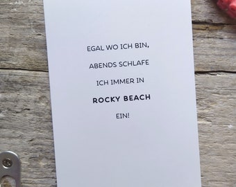 Egal wo ich  bin – Postkarte »Rocky Beach« Fanart Detektive