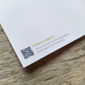 May include: A white postcard with a black and white QR code and the text "KLIMANEUTRAL GEDRUCKT @ www.etsy.com/de/shop/FriedaWerkstatladen www.instagram.com/nicolekoehring" printed in green.