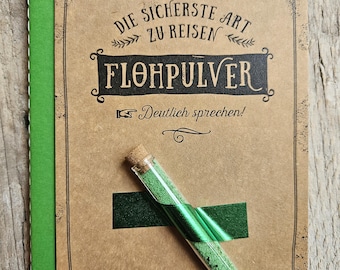 Flohpulver | Die sicherste Art zu reisen! Reisegröße Fanart Karte Kraftkarton Grün