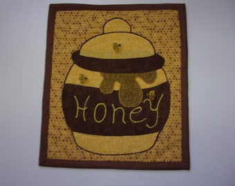 Honey pot wall quilt for a small space