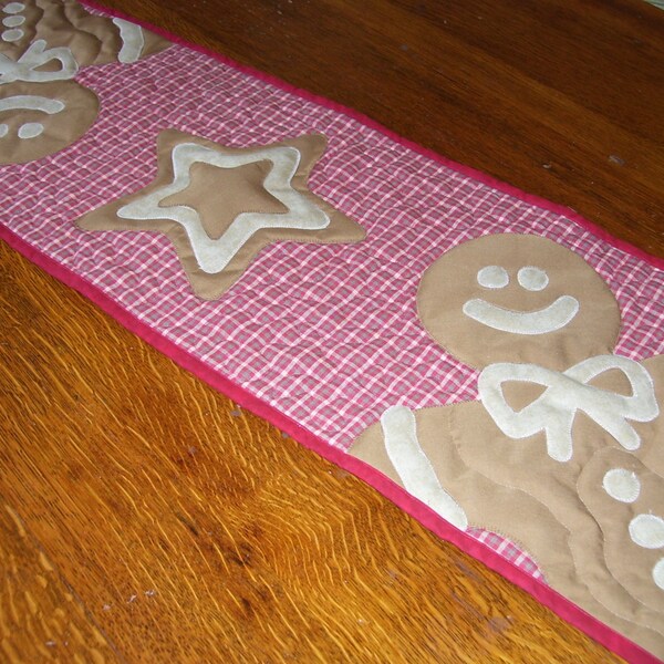Gingerbread man table runner-Holiday table runner-Christmas table runner-Machine quilted and appliqued