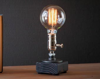 Table lamp-Desk lamp-Edison Steampunk lamp-Rustic home decor-Gift for men-Farmhouse decor-Home decor-Desk accessories-Industrial lighting