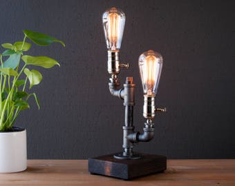 Table lamp-Desk lamp-Edison Steampunk lamp-Rustic home decor-Gift for men-Farmhouse decor-Home decor-Desk accessories-Industrial lighting