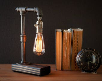 Table lamp-Desk lamp-Edison Steampunk lamp-Rustic home decor-Gift for men-Farmhouse decor-Home decor-Desk accessories-Industrial lighting