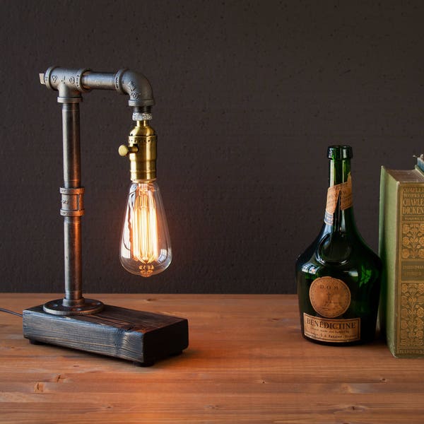 Table lamp-Desk lamp-Edison Steampunk lamp-Rustic home decor-Gift for men-Farmhouse decor-Home decor-Desk accessories-Industrial lighting