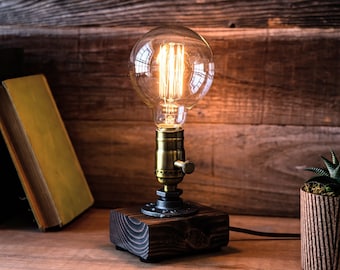 Table lamp-Desk lamp-Edison Steampunk lamp-Rustic home decor-Gift for men-Farmhouse decor-Home decor-Desk accessories-Industrial lighting