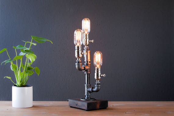 Table lamp-Desk lamp-Edison Steampunk lamp-Rustic home decor-Gift for men-Farmhouse decor-Home decor-Desk accessories-Industrial lighting