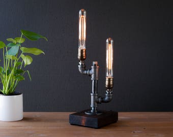 Table lamp-Desk lamp-Edison Steampunk lamp-Rustic home decor-Gift for men-Farmhouse decor-Home decor-Desk accessories-Industrial lighting