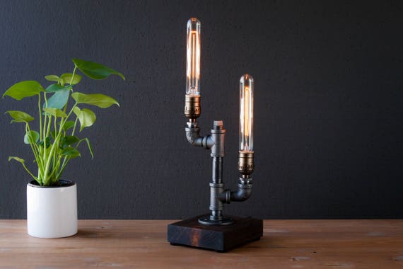 Table lamp-Desk lamp-Edison Steampunk lamp-Rustic home decor-Gift for men-Farmhouse decor-Home decor-Desk accessories-Industrial lighting