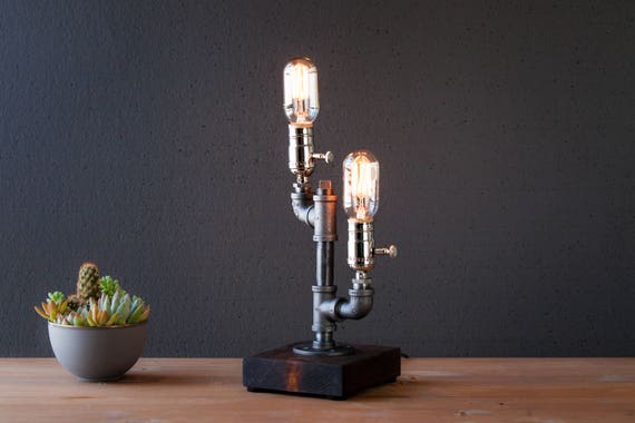 Table lamp-Desk lamp-Edison Steampunk lamp-Rustic home decor-Gift for men-Farmhouse decor-Home decor-Desk accessories-Industrial lighting