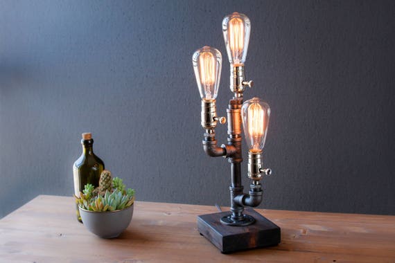 Table lamp-Desk lamp-Edison Steampunk lamp-Rustic home decor-Gift for men-Farmhouse decor-Home decor-Desk accessories-Industrial lighting