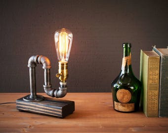 Table lamp-Desk lamp-Edison Steampunk lamp-Rustic home decor-Gift for men-Farmhouse decor-Home decor-Desk accessories-Industrial lighting