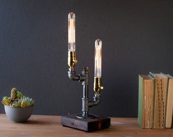 Table lamp-Desk lamp-Edison Steampunk lamp-Rustic home decor-Gift for men-Farmhouse decor-Home decor-Desk accessories-Industrial lighting