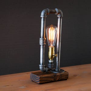 Table lamp-Desk lamp-Edison Steampunk lamp-Rustic home decor-Gift for men-Farmhouse decor-Home decor-Desk accessories-Industrial lighting Bild 4