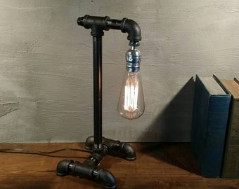 Table lamp-Desk lamp-Edison Steampunk lamp-Rustic home decor-Gift for men-Farmhouse decor-Home decor-Desk accessories-Industrial lighting