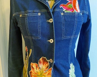 Jeansjacke mit Blumenapplikation