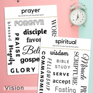 Pu&ograve; includere: Un set stampabile di parole di preghiera e spirituali per un vision board. Le parole sono in testo nero su sfondo bianco. Le parole includono "preghiera", "perdonare", "discepolo", "favore", "credere", "vangelo", "gloria", "saggezza", "bibbia", "studio", "servire", "accettare", "digiuno", "ministero", "miracolo", "pregare", e "scrittura".