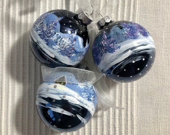 Set of 3 hand-painted glass Xmas baubles 6 cm / 2.36 "